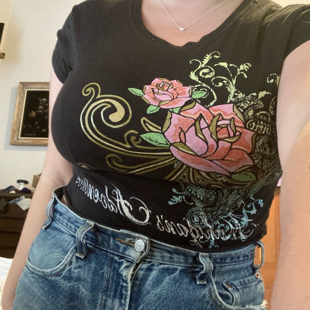 GRAPHIC BABY TEE🖤🌹🍃